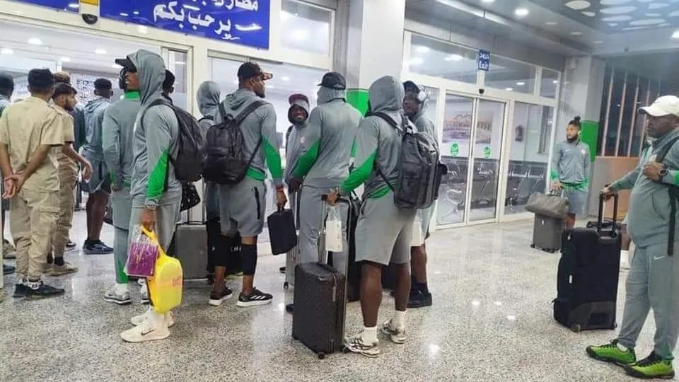 Nigeriya termasi Liviyadagi tashlandiq aeroportda suvsiz, ovqatsiz qolib ketdi