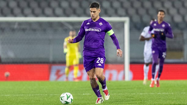 "Fiorentina" markaziy himoyachisi Argentinaga yo‘l oldi