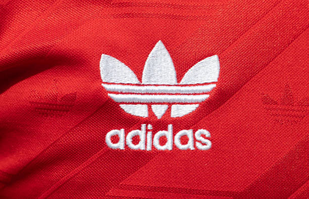 Adidas "Manchester Yunayted" bilan shartnomani bekor qilish huquqiga ega