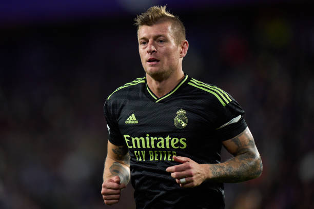 Kroos yakuniy qarorini birinchi bo‘lib kimga aytgandi?