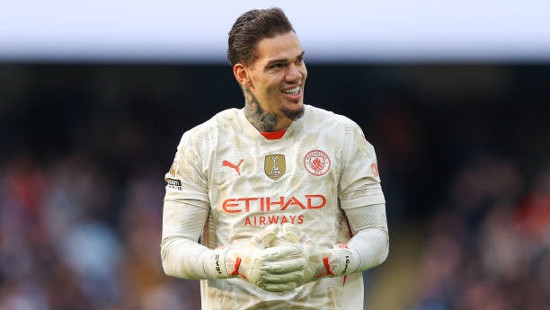 Ederson joriy mavsum «Oltin to‘p»ga kim loyiq ekanligini aytdi