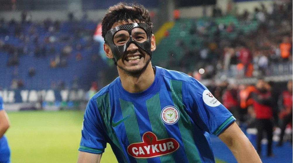 Turkiya Superligasi. "Rizespor" - "Beshiktosh". Aliqulov asosiy tarkibda