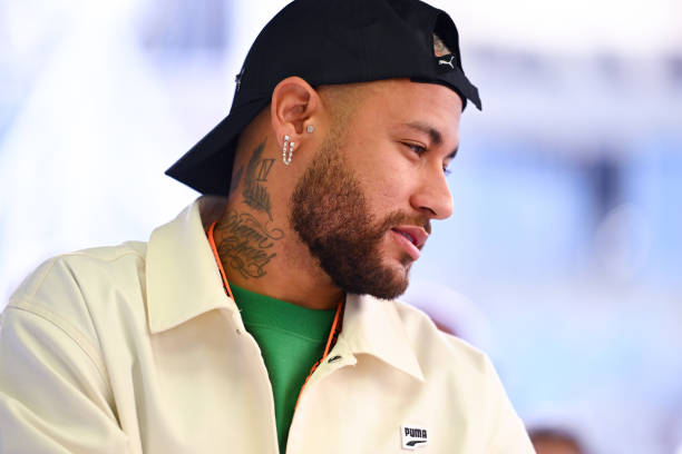 Neymar Barselonaga yetib keldi (video)